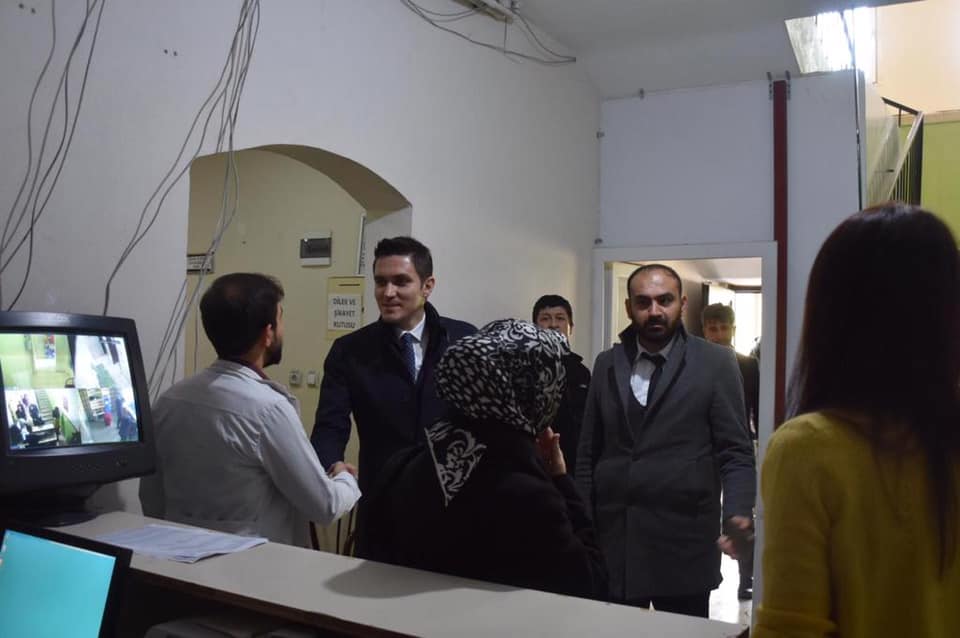 İlçe Kaymakamımız 14 Mart Tıp Bayramı münasebetiyle İlçe Devlet Hastanemizde ve Sağlık Ocaklarımızda Sağlık Çalışanlarımız ile biraraya geldi.